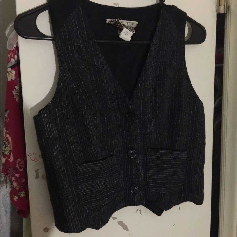 Vest - Picture 2 of 3